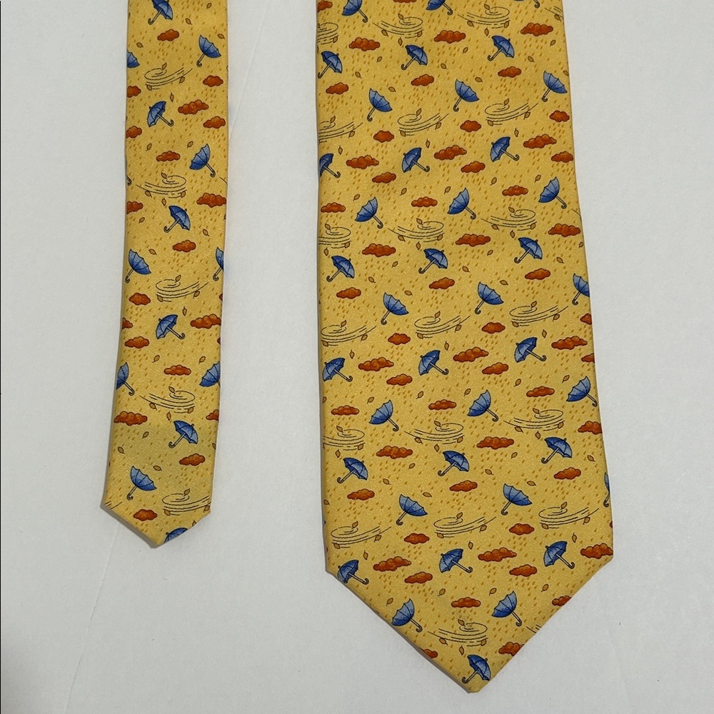 Tom James Yellow Patterned Men's Tie. Novelty, umbrella, rain, weather, vintage